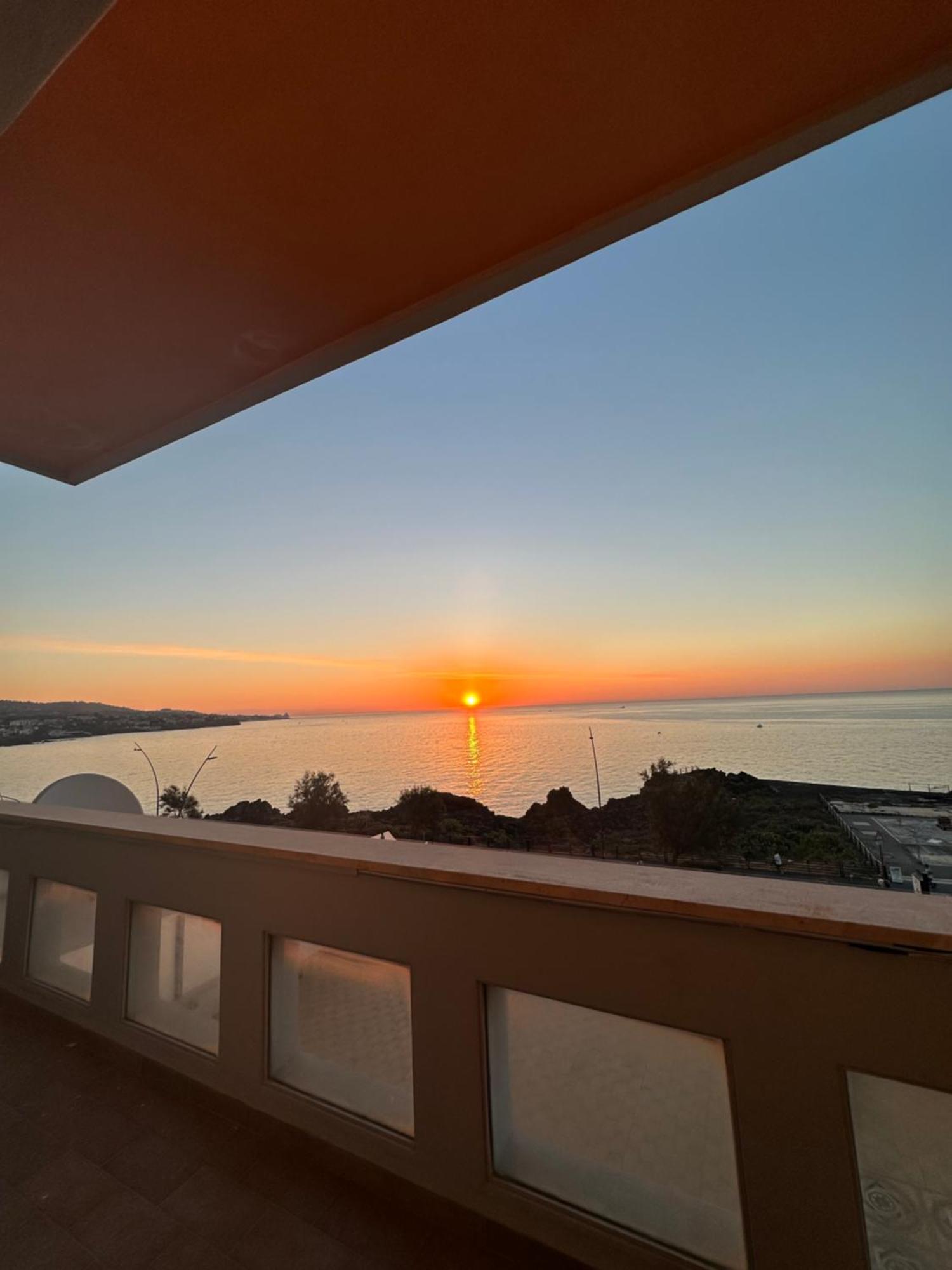 Perla Marina Sea View Apartamento *