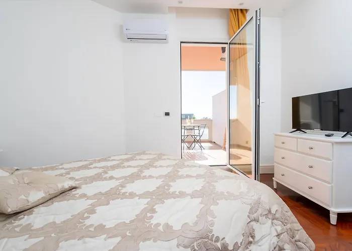 Perla Marina Sea View Apartment