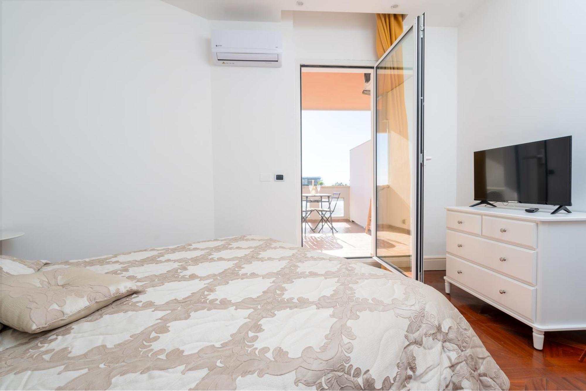 Apartment Perla Marina Sea View